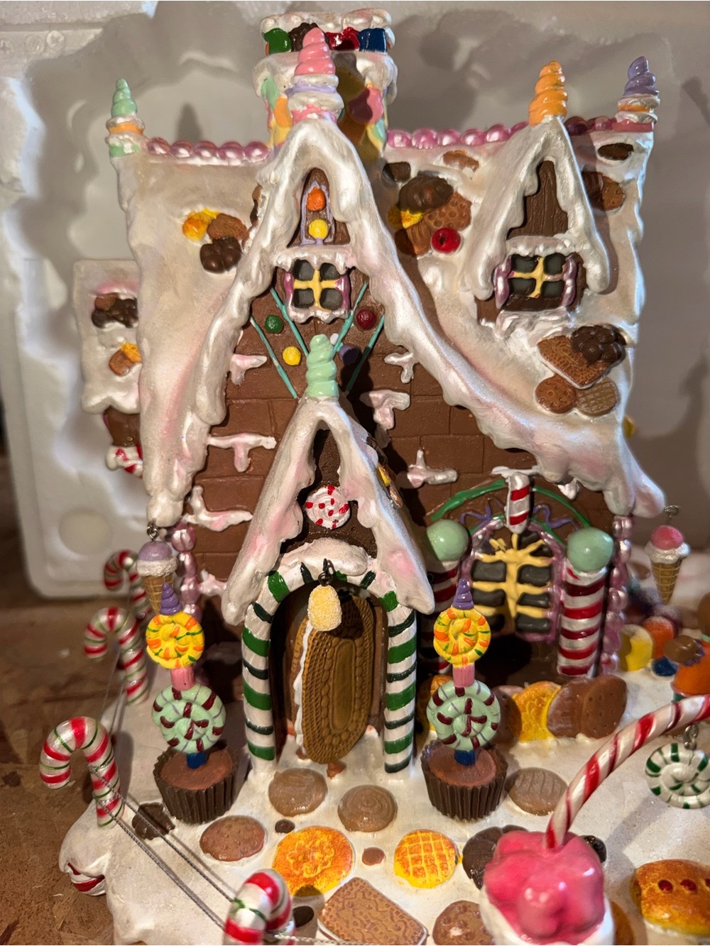 Costco Pastel GINGERBREAD HOUSE W/ CANDY ORNAMENTS TREE Lighted Christmas Decor - Picture 4 of 14